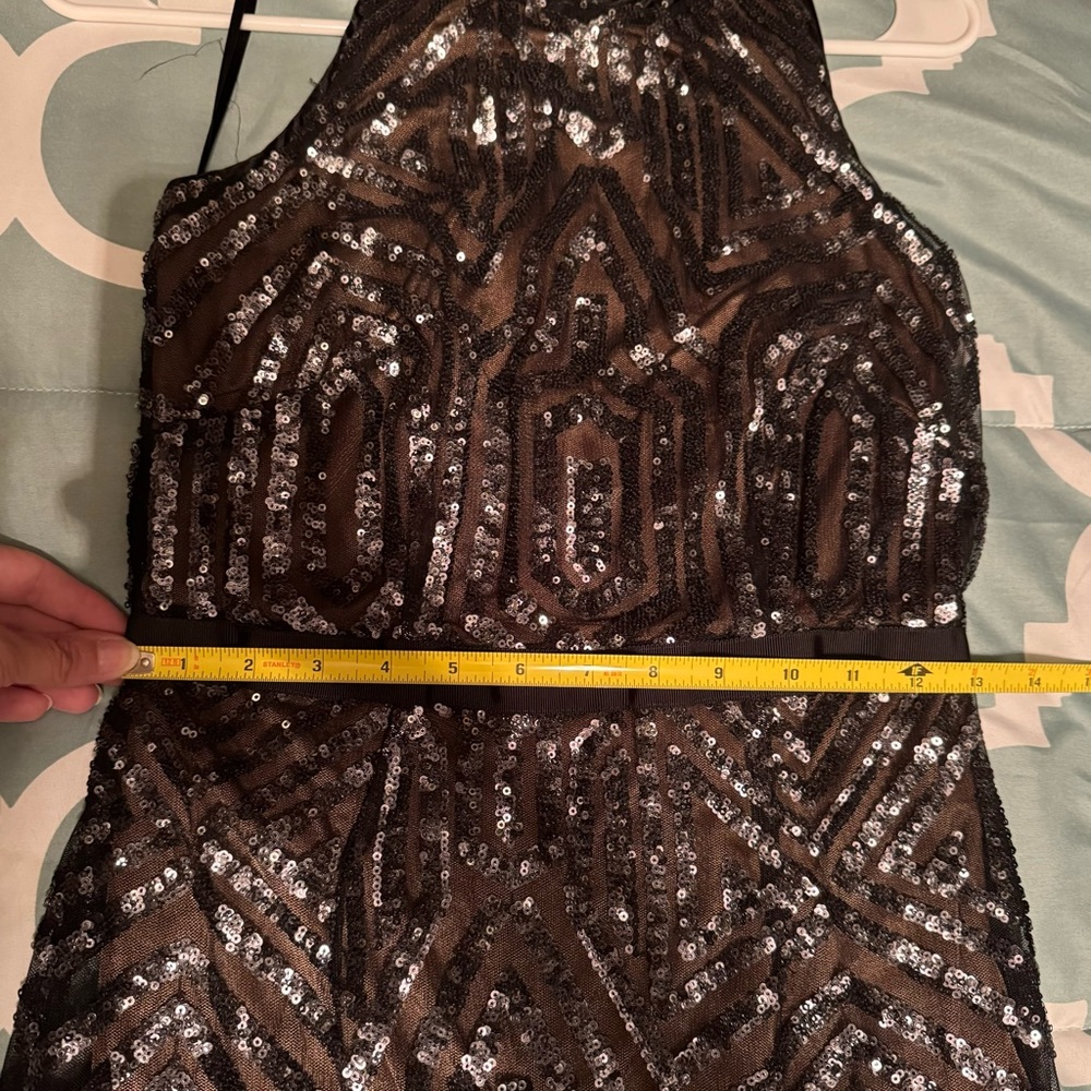 Laundry by Shelli Segal ballgown. - Picture 10 of 10